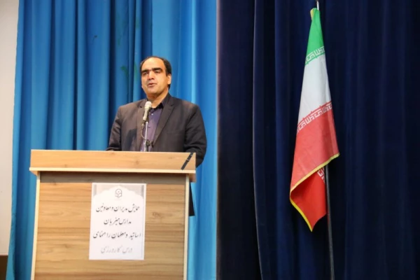 همایش مدیران و معاونین مدارس میزبان اساتید و معلمان راهنمای درس کارورزی
 6