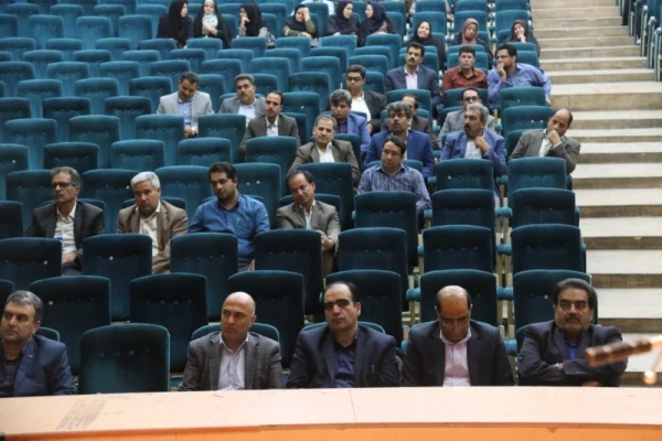 همایش مدیران و معاونین مدارس میزبان اساتید و معلمان راهنمای درس کارورزی
 9