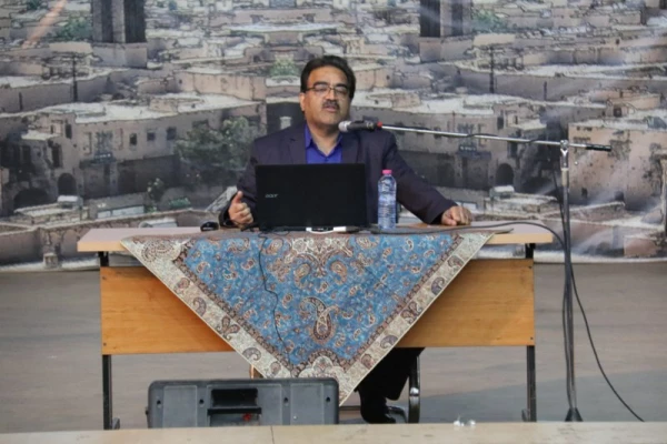 همایش مدیران و معاونین مدارس میزبان اساتید و معلمان راهنمای درس کارورزی
 12