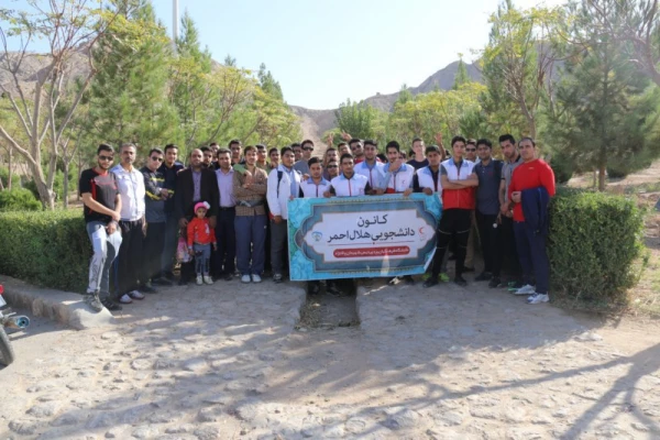 همایش کوهپیمایی کارکنان و دانشجو معلمان پردیس شهیدان پاک نژاد یزد به مناسبت هفته تربیت بدنی 
 5