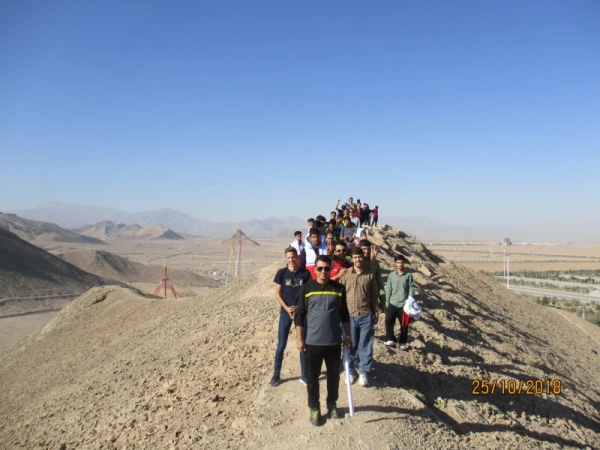 همایش کوهپیمایی کارکنان و دانشجو معلمان پردیس شهیدان پاک نژاد یزد به مناسبت هفته تربیت بدنی 
 7