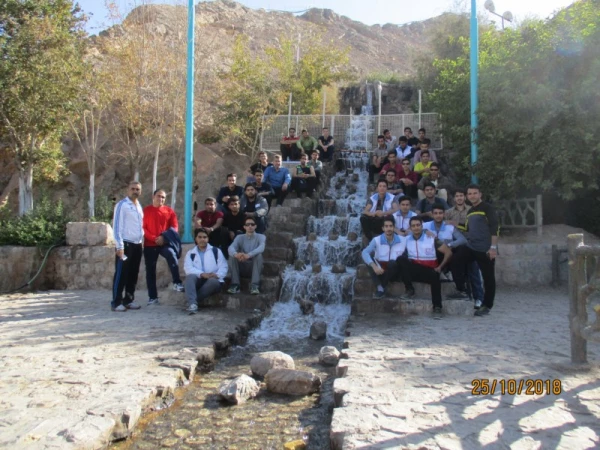 همایش کوهپیمایی کارکنان و دانشجو معلمان پردیس شهیدان پاک نژاد یزد به مناسبت هفته تربیت بدنی 
 8