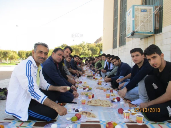 همایش کوهپیمایی کارکنان و دانشجو معلمان پردیس شهیدان پاک نژاد یزد به مناسبت هفته تربیت بدنی 
 9