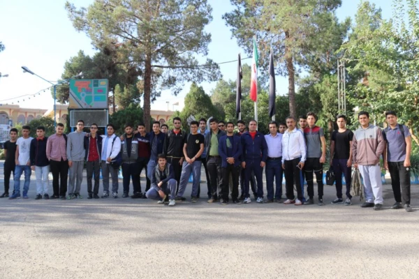 همایش کوهپیمایی کارکنان و دانشجو معلمان پردیس شهیدان پاک نژاد یزد به مناسبت هفته تربیت بدنی 
 11