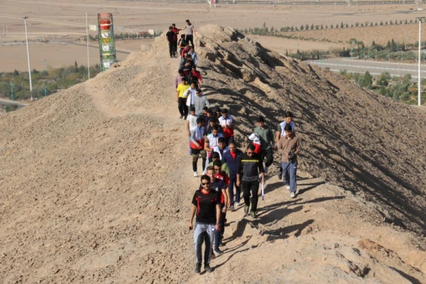 همایش کوهپیمایی کارکنان و دانشجو معلمان پردیس شهیدان پاک نژاد یزد به مناسبت هفته تربیت بدنی 
 13
