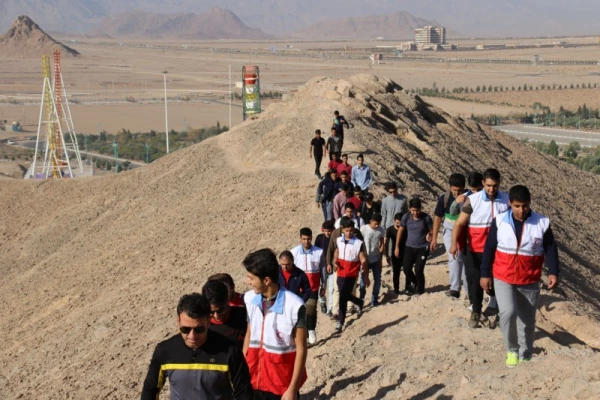 همایش کوهپیمایی کارکنان و دانشجو معلمان پردیس شهیدان پاک نژاد یزد به مناسبت هفته تربیت بدنی 
 14