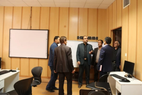 بازدید مسئولین حوزه معاونت سیاسی،امنیتی و اجتماعی استانداری از پردیس شهیدان پاک نژاد یزد
 11