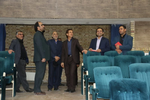 بازدید مسئولین حوزه معاونت سیاسی،امنیتی و اجتماعی استانداری از پردیس شهیدان پاک نژاد یزد
 12