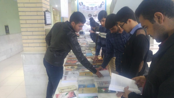 برپایی نمایشگاه کتاب, به مناسبت هفته وحدت در پردیس شهیدان پاکنژاد
 2