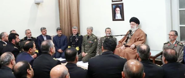 فرمانده معظم کل قوا در دیدار فرماندهان و مسئولان نیروی دریایی ارتش جمهوری اسلامی ایران:
کاری کنید دشمنان حتی جرأت تهدید ملت ایران را نداشته باشند