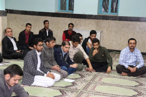 در پردیس شهیدان پاک نژاد یزد برگزار شد:

برگزاری جلسه پرسش و پاسخ با حضور مدیر استانی دانشگاه فرهنگیان یزد 
 7