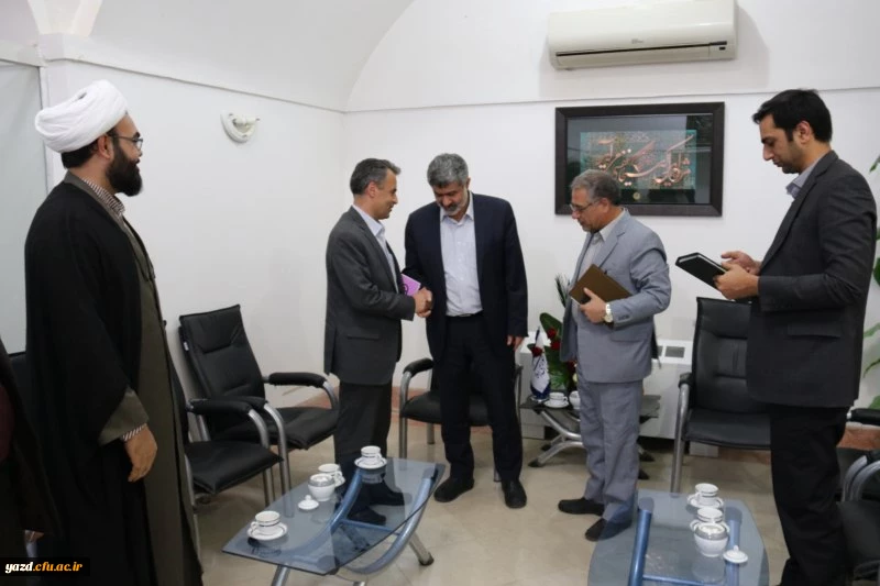 دیدار مدیر استانی دانشگاه فرهنگیان یزد با نماینده محترم یزد و اشکذر در مجلس شورای اسلامی  5