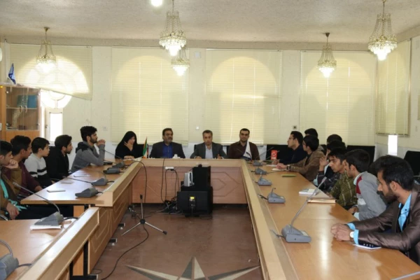 برگزاری جلسۀ پرسش و پاسخ نمایندگان کلاسی پردیس شهیدان پاک نژاد با مدیر پردیس های استان و مسئولین محترم آموزشی پردیس
 3