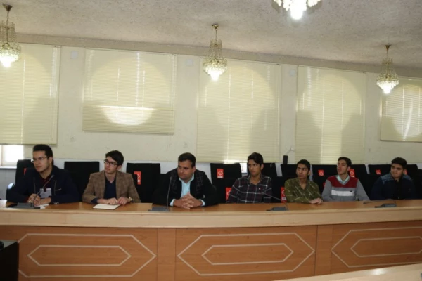 برگزاری جلسۀ پرسش و پاسخ نمایندگان کلاسی پردیس شهیدان پاک نژاد با مدیر پردیس های استان و مسئولین محترم آموزشی پردیس
 6