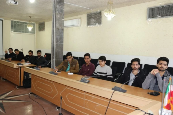 برگزاری جلسۀ پرسش و پاسخ نمایندگان کلاسی پردیس شهیدان پاک نژاد با مدیر پردیس های استان و مسئولین محترم آموزشی پردیس
 7