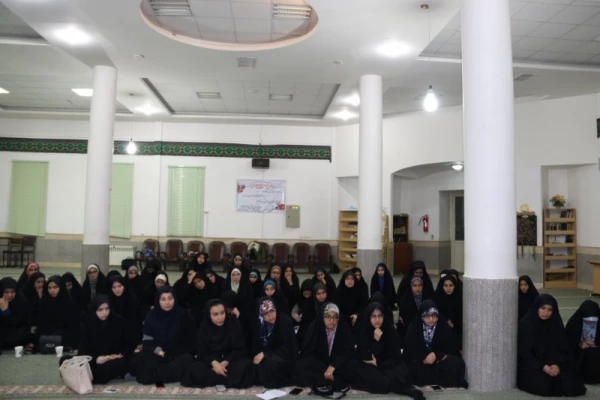 جلسه دیدار و پرسش و پاسخ مدیر پردیس های استان با دانشجویان پردیس فاطمه الزهرا(س) یزد برگزارشد.
 10