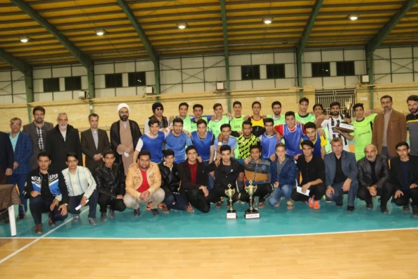 برگزاری  مسابقات فوتسال در پردیس شهیدان پاک نژاد یزد
 2