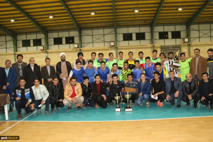 برگزاری  مسابقات فوتسال در پردیس شهیدان پاک نژاد یزد
 2