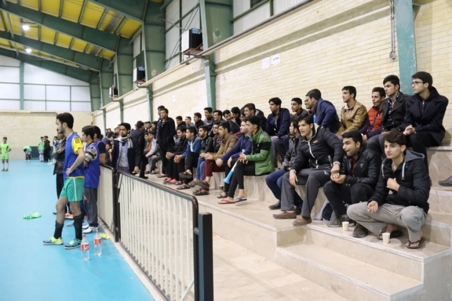 برگزاری  مسابقات فوتسال در پردیس شهیدان پاک نژاد یزد
 4