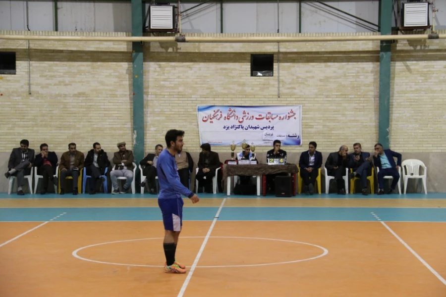 برگزاری  مسابقات فوتسال در پردیس شهیدان پاک نژاد یزد
 5