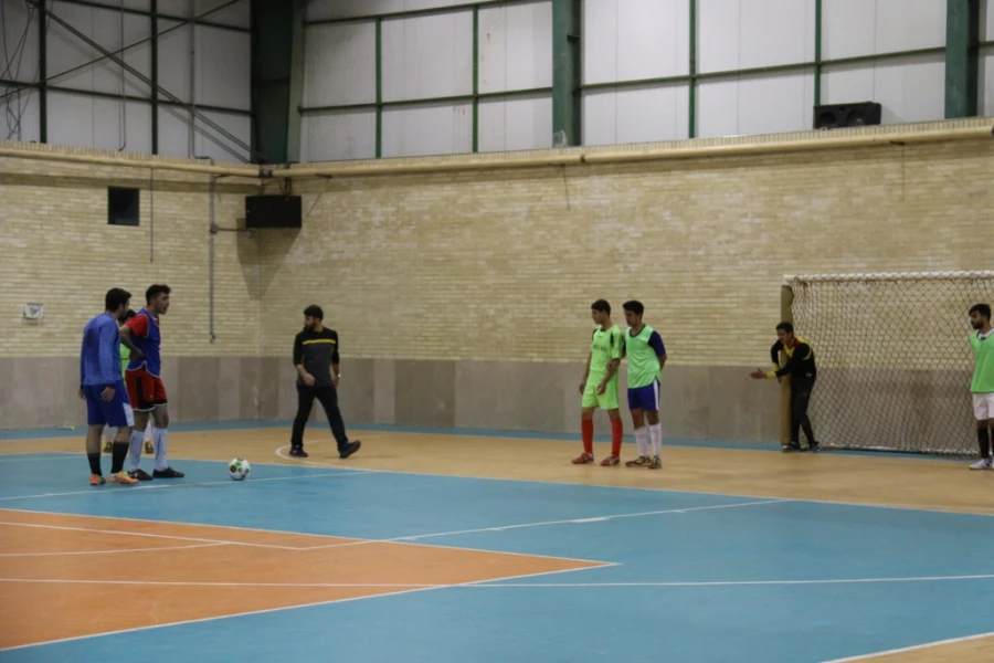 برگزاری  مسابقات فوتسال در پردیس شهیدان پاک نژاد یزد
 6