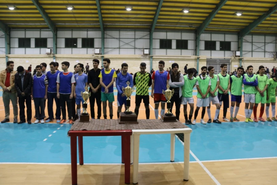 برگزاری  مسابقات فوتسال در پردیس شهیدان پاک نژاد یزد
 7