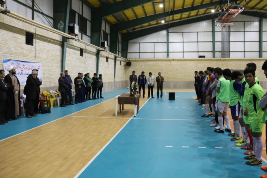 برگزاری  مسابقات فوتسال در پردیس شهیدان پاک نژاد یزد
 8