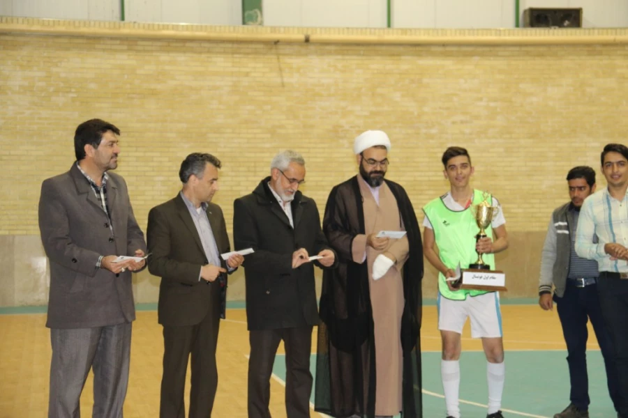 برگزاری  مسابقات فوتسال در پردیس شهیدان پاک نژاد یزد
 9