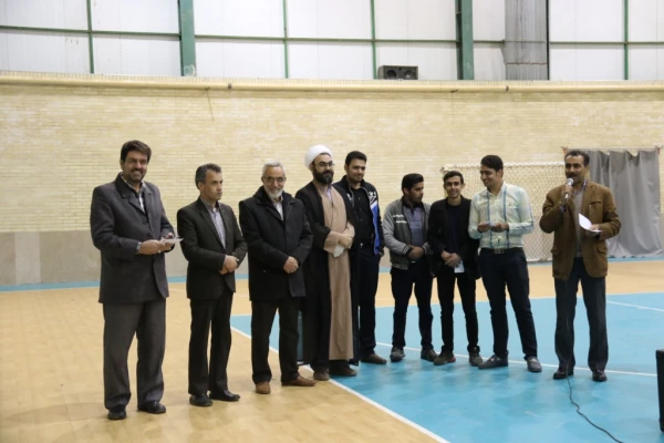 برگزاری  مسابقات فوتسال در پردیس شهیدان پاک نژاد یزد
 10
