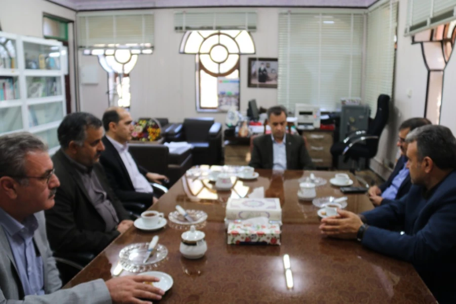 دیدار مدیر و معاونین آموزش و پرورش ناحیه دو یزد با مدیر امور پردیس های استان 
 3