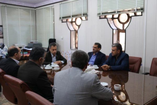 دیدار مدیر و معاونین آموزش و پرورش ناحیه دو یزد با مدیر امور پردیس های استان 
 4