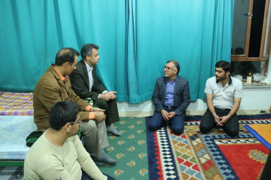 نشست و گفتگوی صمیمانه رئیس دانشگاه فرهنگیان استان یزد با دانشجو معلمان در سراهای دانشجویی پردیس شهیدان پاک نژاد 
 4