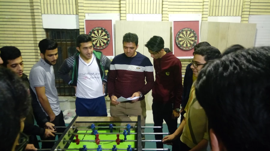 برگزاری مسابقات فوتبال دستی در پردیس شهیدان پاک نژاد 
 3