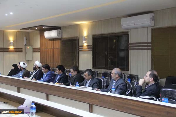 نشست رییس نهاد نمایندگی مقام معظم رهبری در دانشگاه ها با روسای دانشگاه های استان یزد
 4