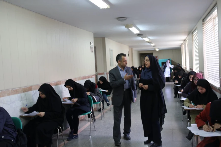 بازدید مدیر دانشگاه فرهنگیان استان از روند برگزاری امتحانات پایان ترم پردیس فاطمه الزهرا (س) یزد
 3