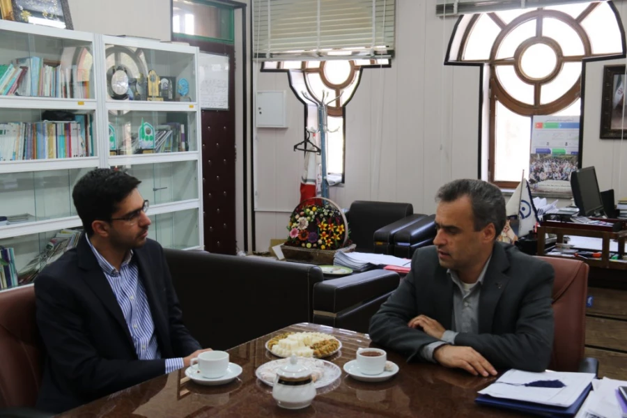 دیدار مشاور جوان استاندار با سرپرست دانشگاه فرهنگیان استان یزد
 4