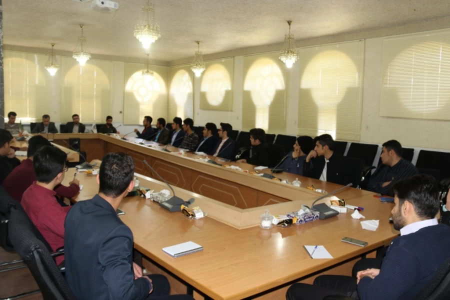 دومین جلسه هم اندیشی نمایندگان کلاس های آموزشی با حضور مدیر امور پردیس های استان یزد
 3