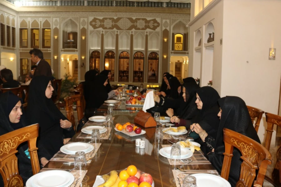 نشست صمیمانه کارکنان پردیس های استانی به منظور قدردانی از زحمات آن ها در برگزاری امتحانات نیم سال اول
 4