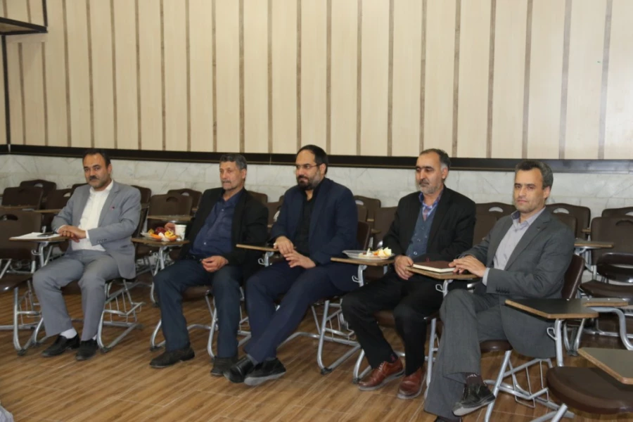 برگزاری نشست اعضای گرو ه های آموزشی استان یزد
 10