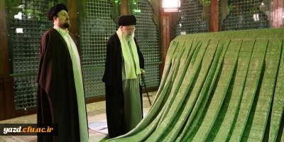 در آستانه دهه فجر و چهلمین سالروز پیروزی شکوهمند انقلاب اسلامی؛
رهبر انقلاب اسلامی در مرقد امام خمینی(ره) وگلزار شهدا حضور یافتند