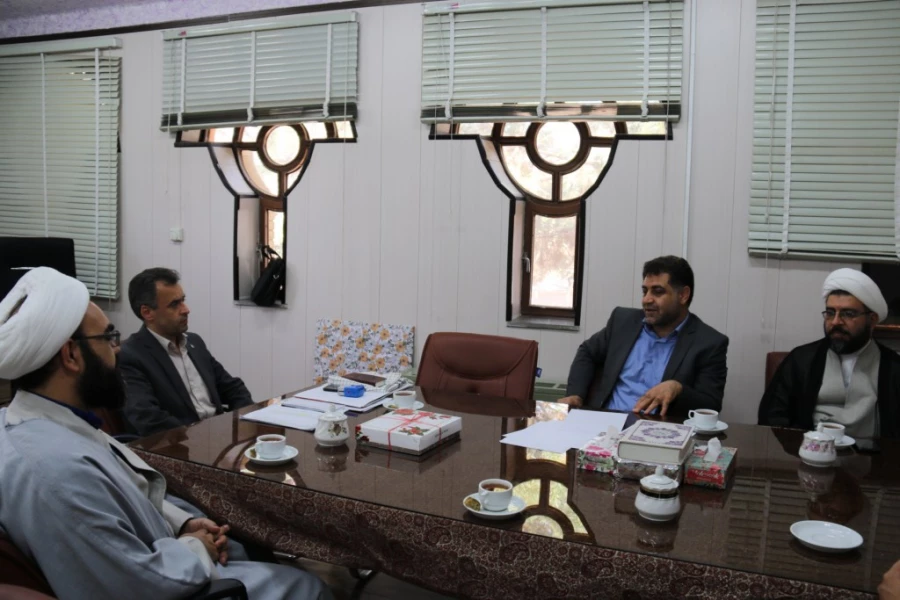 دیدار مسئولین بسیج دانشجویی استان یزد با مدیر امور پردیس های استان در ایام الله دهه فجر
 3