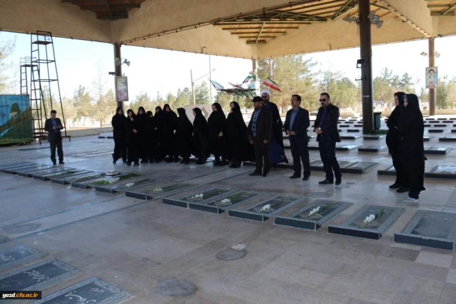 به مناسبت ایام الله دهه فجر برگزار گردید:

تجدید میثاق کارکنان دانشگاه فرهنگیان یزد با آرمان های شهدا
 2