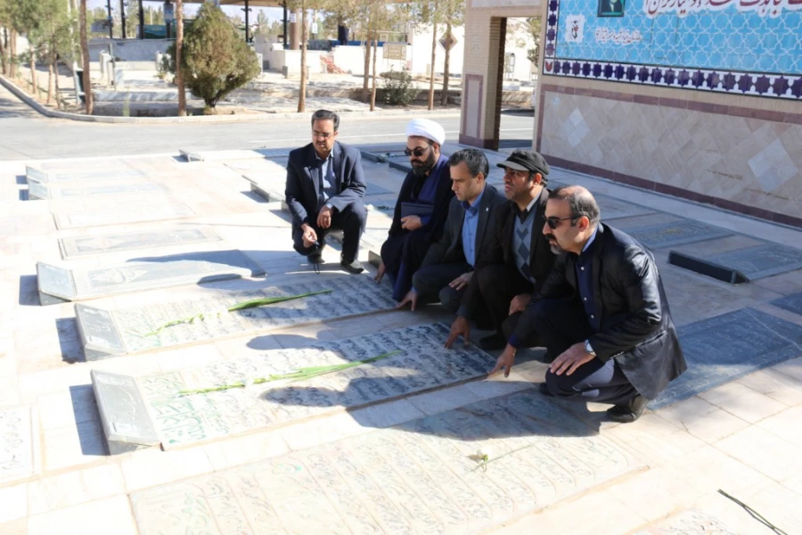 به مناسبت ایام الله دهه فجر برگزار گردید:

تجدید میثاق کارکنان دانشگاه فرهنگیان یزد با آرمان های شهدا
 4