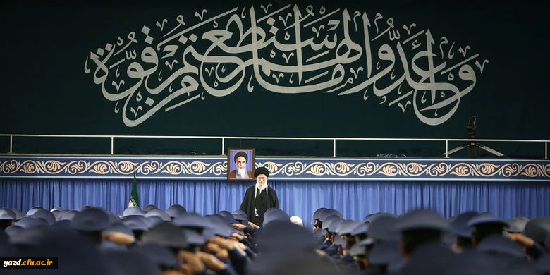 حضرت آیت الله خامنه ای رهبر معظم انقلاب اسلامی صبح امروز (جمعه) در دیدار فرماندهان و جمعی از کارکنان نیروی هوایی و پدافند هوایی ارتش، بیعت شگفتی ساز همافران با امام خمینی(ره) در ۱۹ بهمن ۱۳۵۷ را تجسم شجاعت، امید به پروردگار، نهراسیدن از دشمن و عمل به وظیفه