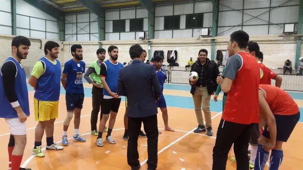 مسابقه جام چهلمین فجر انقلاب اسلامی بین حوزه و دانشگاه برگزار شد.