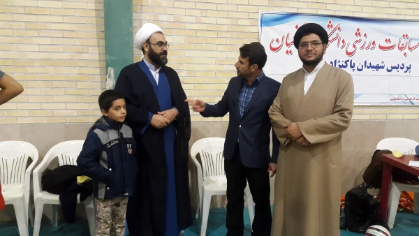 مسابقه جام چهلمین فجر انقلاب اسلامی بین حوزه و دانشگاه برگزار شد.