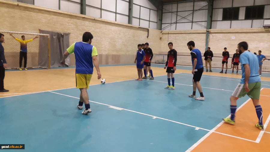 مسابقه جام چهلمین فجر انقلاب اسلامی بین حوزه و دانشگاه برگزار شد.