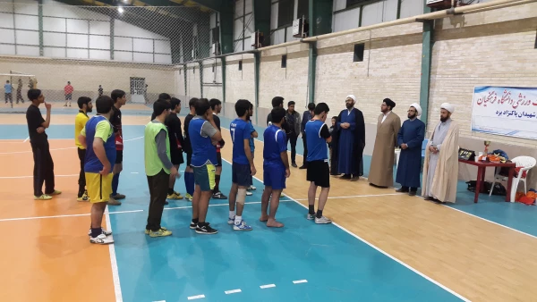 مسابقه جام چهلمین فجر انقلاب اسلامی بین حوزه و دانشگاه برگزار شد.