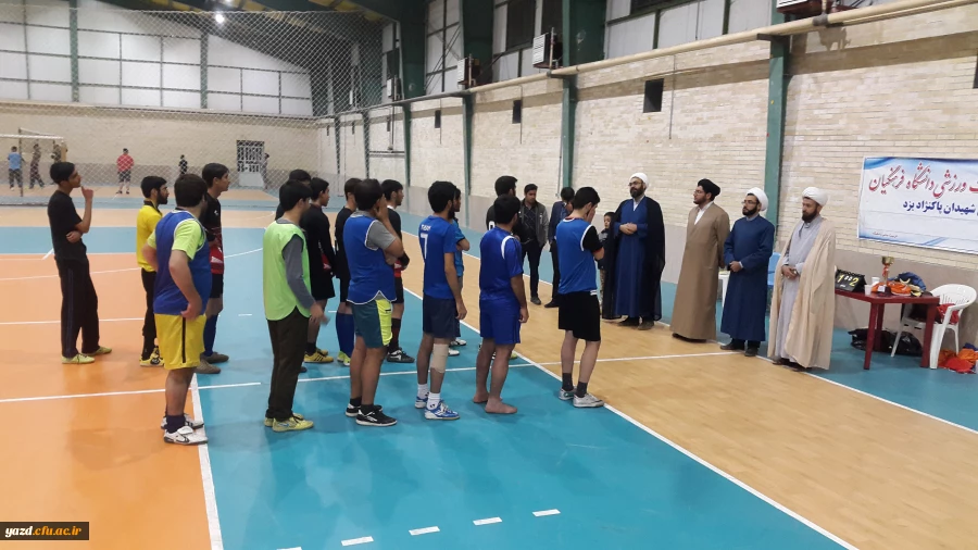 مسابقه جام چهلمین فجر انقلاب اسلامی بین حوزه و دانشگاه برگزار شد.