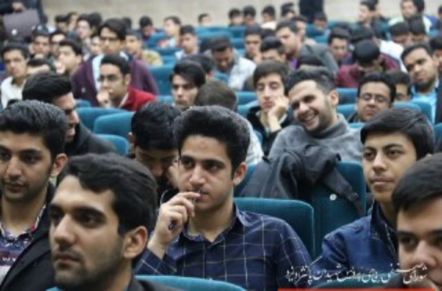 برگزاری جلسه پرسش و پاسخ دانشجومعلمان پردیس شهیدان پاک نژاد یزد با حضور مسئولین دانشگاه
 3